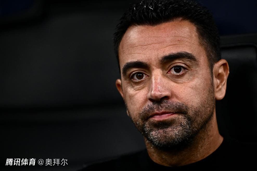 斯基拉指出，霍伊别尔已经选择了一名律师担任自己的新经纪人，这位丹麦中场正在推动离队事宜，因为他希望踢更多比赛，中间人德维奇正在努力运作转会。